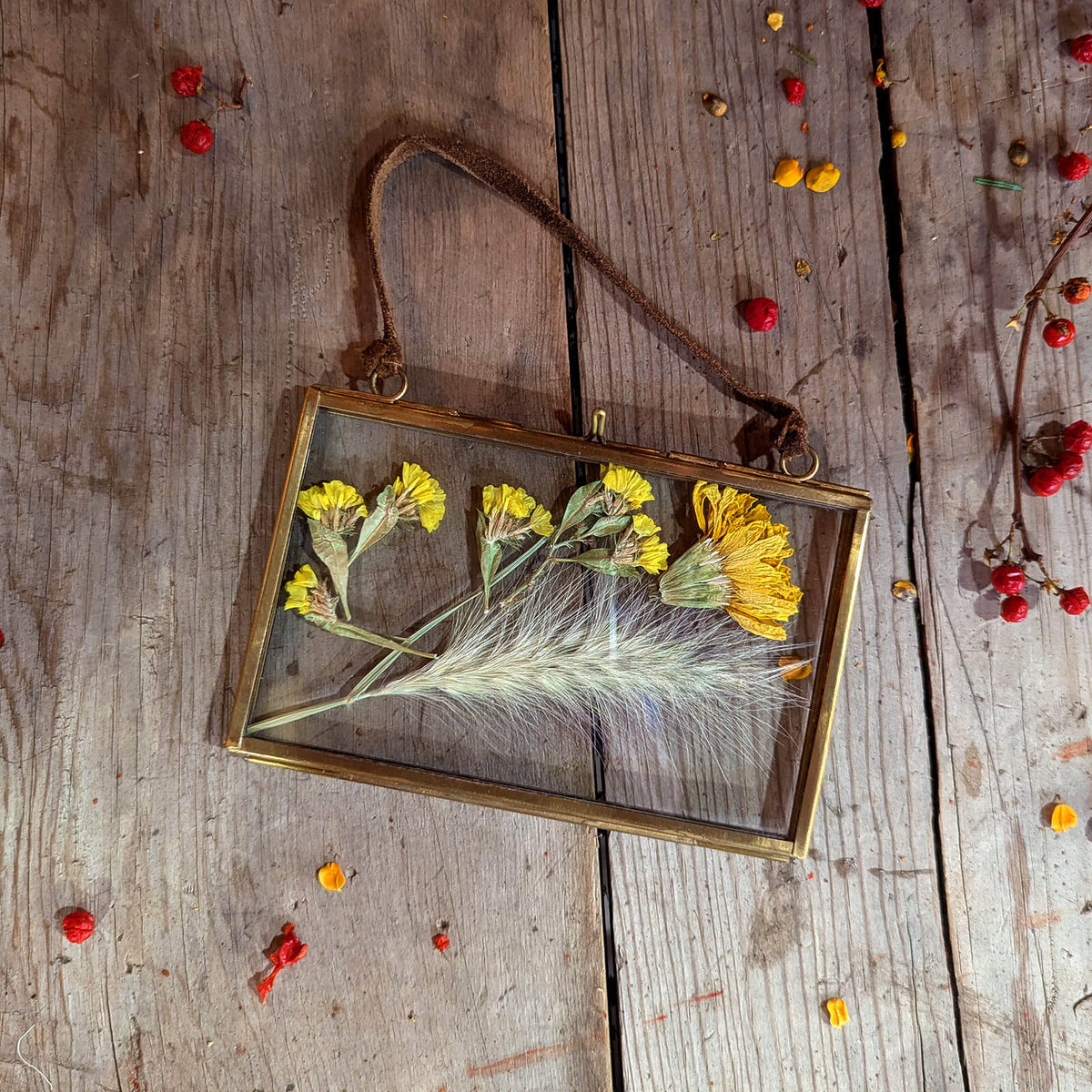 Ornament – Pressed Floral Frame